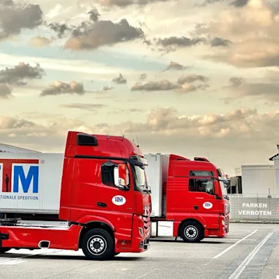 Bild TTM Unternhemen Spedition LKW auf dem Hof